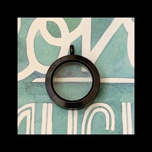 ORIGAMI OWL RETIRED MEDIUM BLACK LOCKET